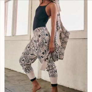 Black & Ivory Printed Jogger Pants - Unbranded